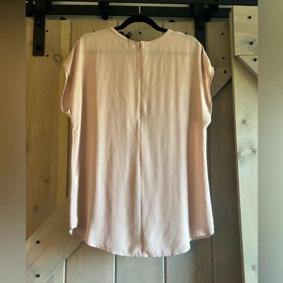 LIKE NEW Banana Republic Zip Back Blouse - Picture 5 of 6